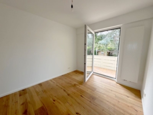 Schlafzimmer mit Balkon