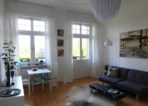 Wohnraum zum Balkon